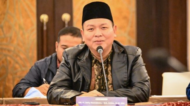 Profil Jefry Romdonny (Gerindra) Daerah Pemilihan Jawa Barat IX: Menelusuri Jejak Perjalanan Politikalnya