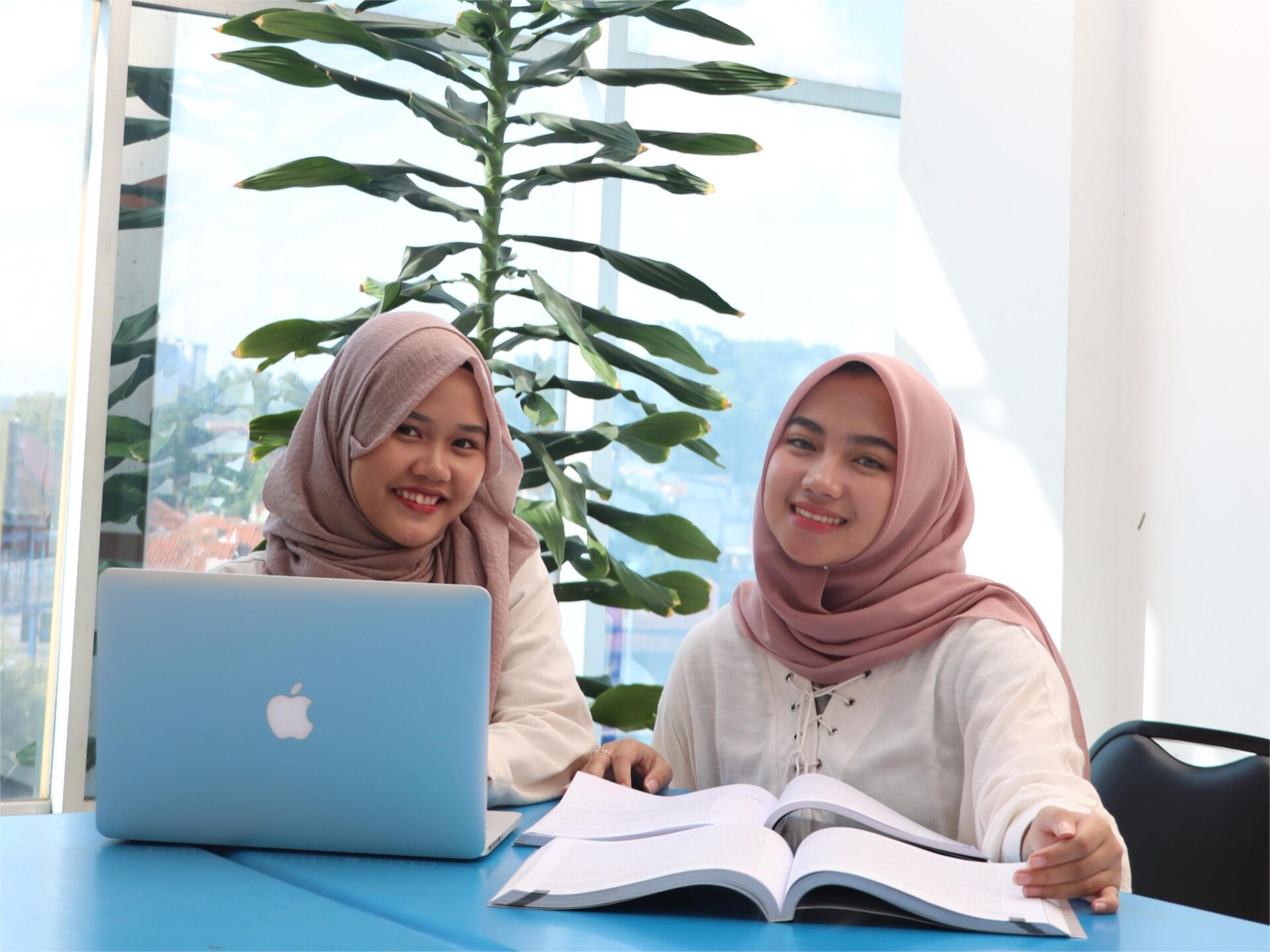 Biaya kuliah manajemen bisnis syariah s1 hanya 5 juta per semester untuk kuliah di bandung murah