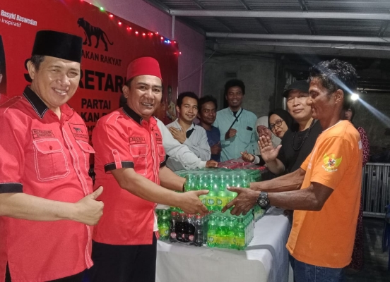 Solidaritas Menjelang Idulfitri, DPW Gerakan Rakyat Sulteng Salurkan Bantuan Minuman Lebaran untuk Kader di Kabupaten Sigi