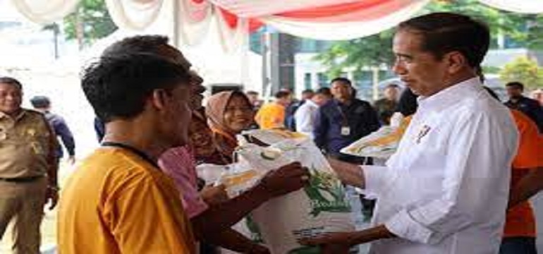 Bantuan Sosial untuk Politik Dinasti: Jokowi Membagikan Program Bansos di Tahun 2024 dengan Tujuan Menambah Dukungan Gibran Rakabuming Raka